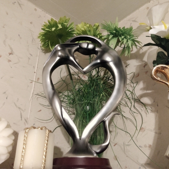 Body Language Statue Figure - Picture 3 of 3